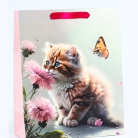 Пакет подарочный ламинированный вертикальный &laquo;Котик и цветок&raquo;, M 26 &times; 32 &times; 12 см