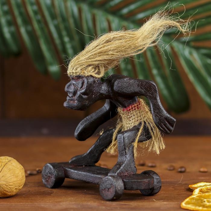 Сувенир дерево "Абориген на скейте" 20 см