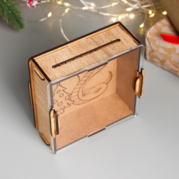 Новогодняя копилка с акрилом Новогодняя копилка с акрилом "Змея. Кобра у ёлки" 12х12х4 см