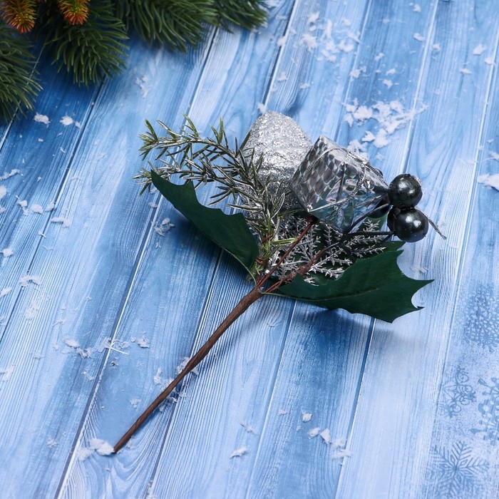 Декор "Зимние грезы" ягоды драгоценные камни шишка, 17 см