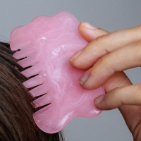 Массажёр Гуаша &laquo;Гребешок&raquo;, 8,5 &times; 5 см, цвет розовый