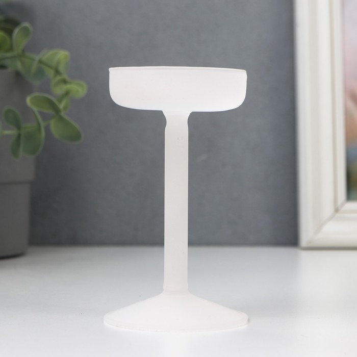 Подсвечник стекло на 1 свечу Подсвечник стекло на 1 свечу "Высокая ножка" белый d до 6 см 10,5х6х6 см