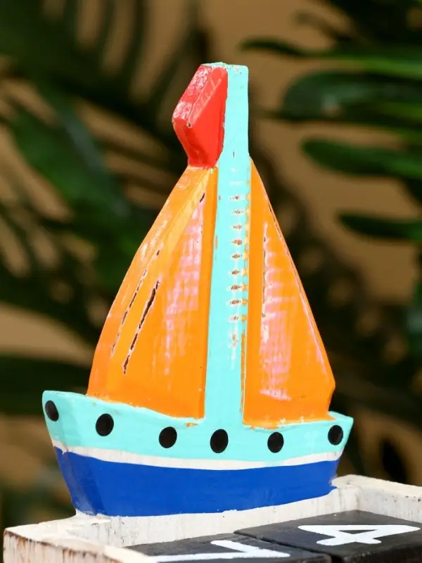 Календарь настольный "Парусник" дерево 11х5х16 см, цв. оранжевый