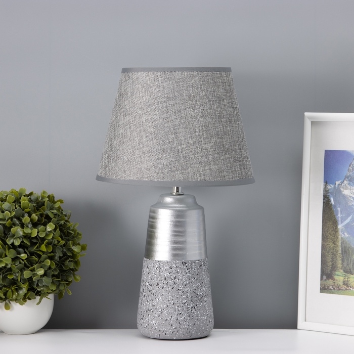 Настольная лампа с абажуром RISALUX «Удача», 1×Е14, 40 Вт, серый, 22×22×39 см Настольная лампа с абажуром RISALUX «Удача», 1×Е14, 40 Вт, серый, 22×22×39 см