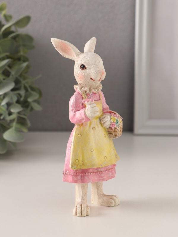 Сувенир полистоун "Зайка в платье с передником, с корзиной цветов" 5,5х5х14,5 см