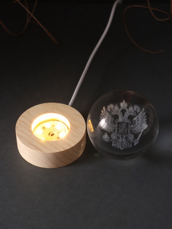 Сувенир стекло подсветка "Шар. Герб" d=6 см подставка дерево, USB