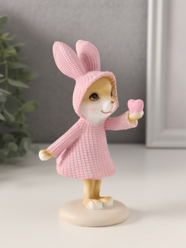 Сувенир полистоун "Зайка в вязаном розовом платьице, сердечко в лапке" 7,5х5,5х13,5 см