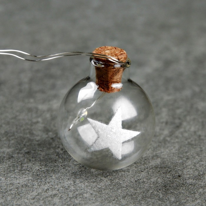 Гирлянда &laquo;Нить&raquo; 1.6 м с насадками &laquo;Шарики со звездой&raquo;, IP20, серебристая нить, 15 LED, батарейки ААх2 (нет в комплекте), свечение белое