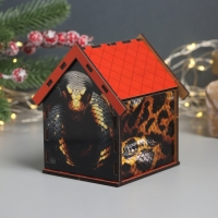 Новогодний чайный домик "Змея.Достигай" 10,5х9,5х12 см Новогодний чайный домик "Змея.Достигай" 10,5х9,5х12 см