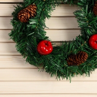 Венок новогодний d-19 см "Уютная сказка" яблоки шишки Венок новогодний d-19 см "Уютная сказка" яблоки шишки