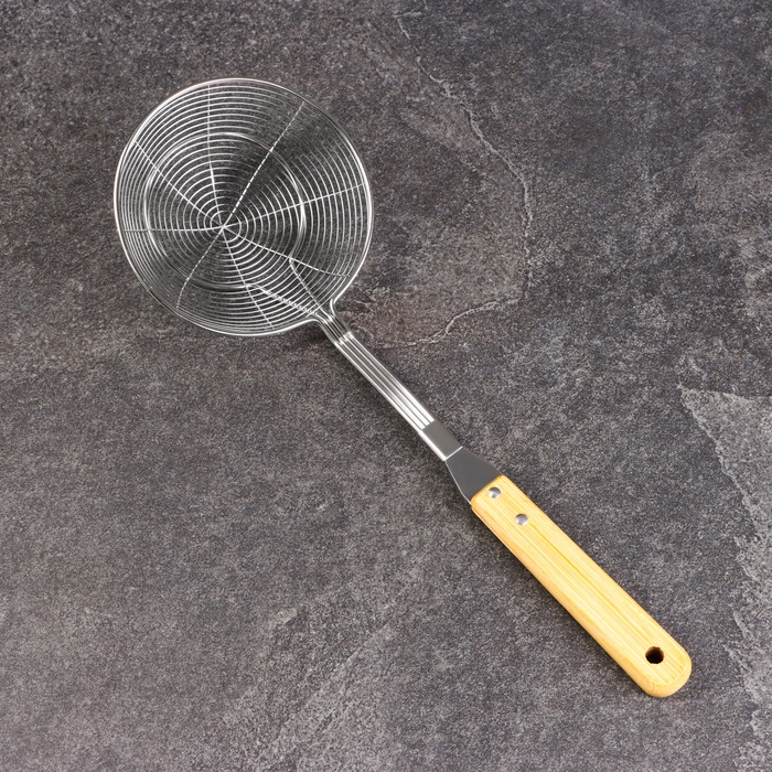 Дуршлаг-сито с деревянной ручкой 39см, диаметр13см, глубина 4,5см Дуршлаг-сито с деревянной ручкой 39см, диаметр13см, глубина 4,5см