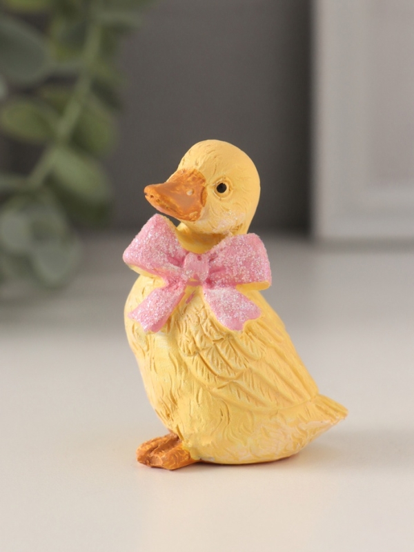 Сувенир полистоун "Утёнок с большим розовым бантом" 4,5х4х6 см