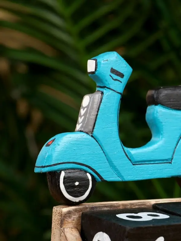 Календарь настольный &laquo;Мопед&raquo;, 14&times;5.5&times;14.5 см, дерево, бирюзовый