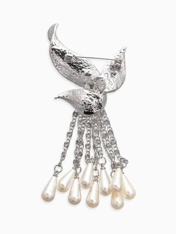 Брошь "Птица с жемчужным хвостом", цвет белый в серебре