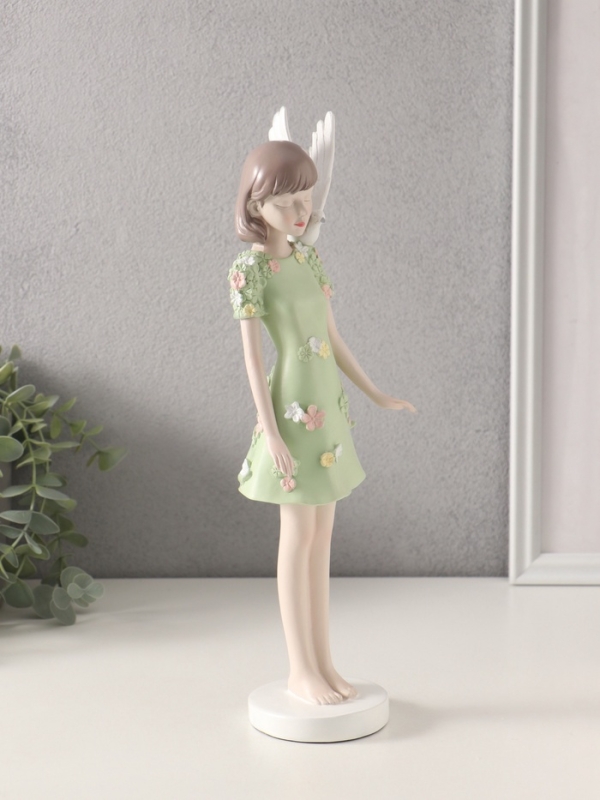 Сувенир полистоун "Девочка с белым голубем на плече" 11х9,5х32,5 см