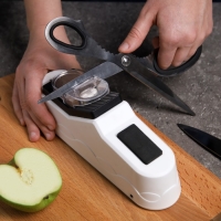 Ножеточка Luazon LTE-02, электрическая, для ножей/ножниц/отверток, 60 Вт, USB, белая