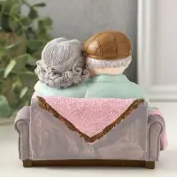 Сувенир полистоун "Дедуля с бабулей на диване читают книгу" 12х5х11 см