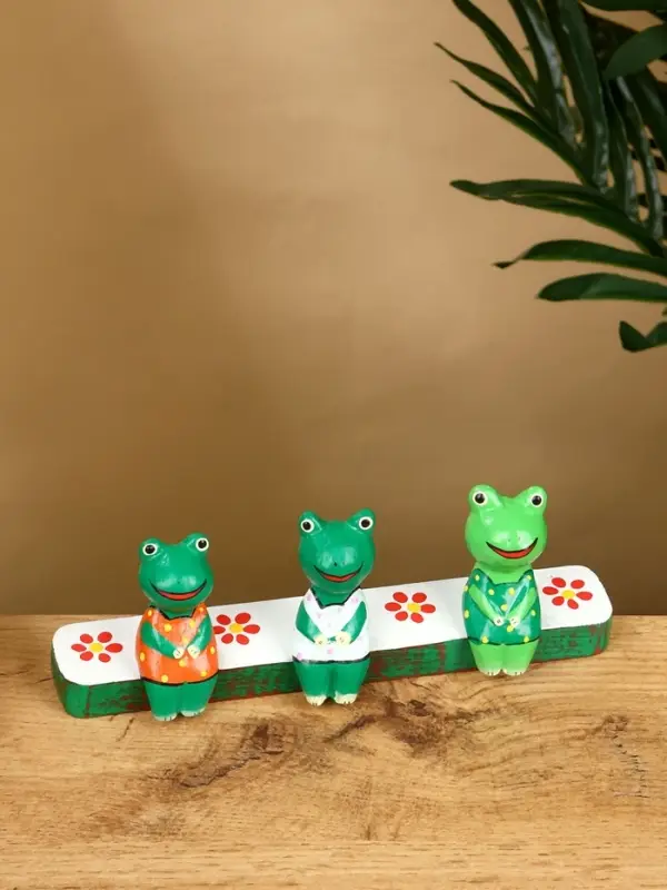 Сувенир "Лягушата на скамейке" дерево 18х4х7 см