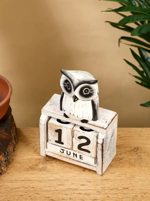Календарь настольный "Совенок" дерево 11х5х16 см, цв. чёрно-белый