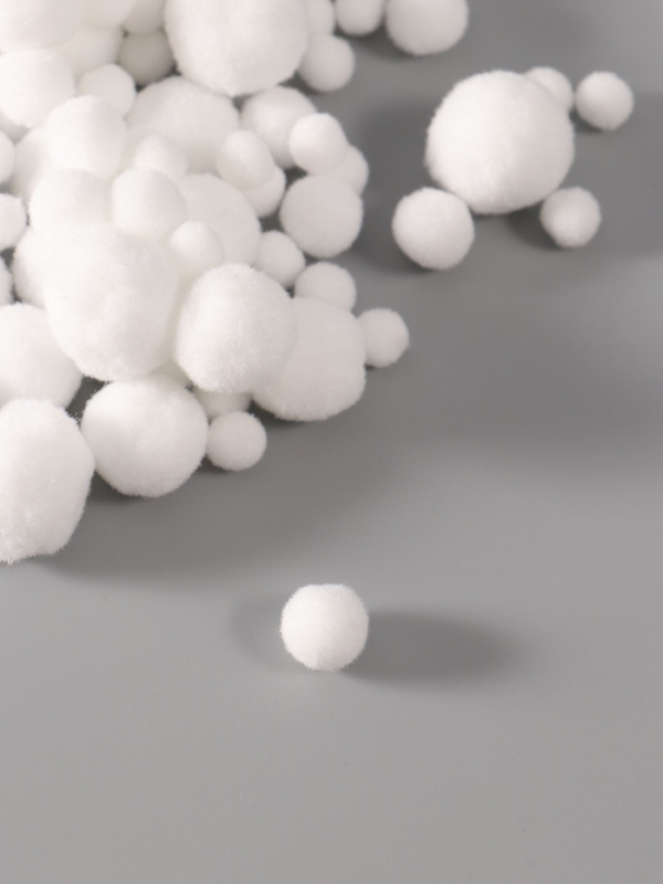 Декор для творчества Декор для творчества "Помпончики. Белоснежный" d=1-3 см набор 135 шт