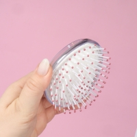 Расчёска - шейкер «Лапки», 5,5 × 9 см, цвет нежно - розовый Расчёска - шейкер «Лапки», 5,5 × 9 см, цвет нежно - розовый