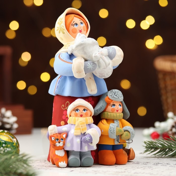 Ковровская игрушка "Барышня с детьми зима", керамика