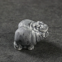 Сувенир "Бегемотики маленькие (сердечком)" 3,2см