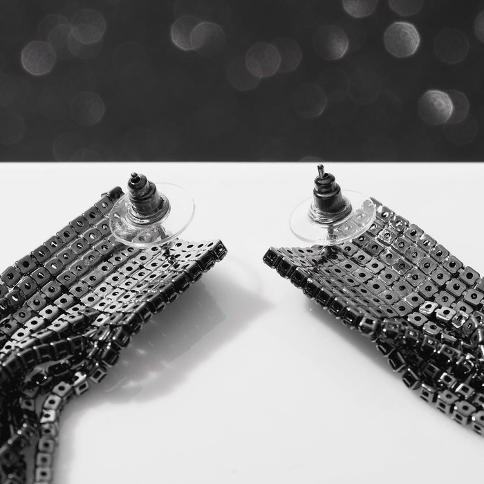 Серьги висячие со стразами &laquo;Водопад&raquo; на квадрате, цвет чёрный в серебре, 11 см