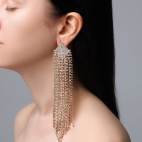 Серьги висячие со стразами &laquo;Водопад&raquo; ромбы, цвет белый в золоте, 17 см