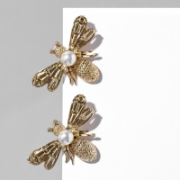 Серьги с жемчугом &laquo;Мухи&raquo; сказочные, цвет белый в золоте