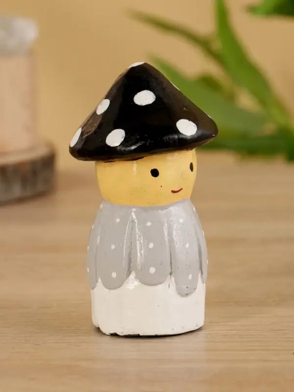 Сувенир "Гномик" дерево 5,5х5,5х10 см, цв. чёрно-серый