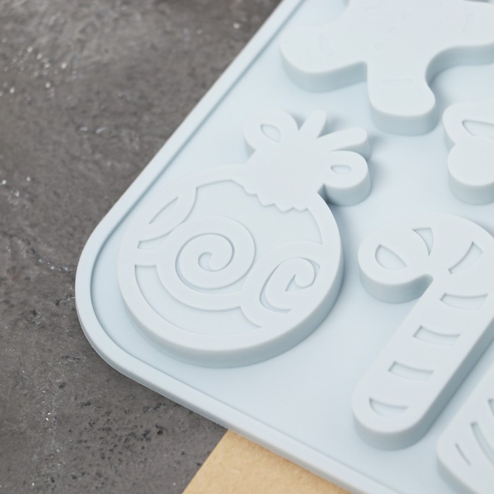 Форма для шоколада новогодняя Доляна &laquo;Новый год&raquo;, силикон, 18,5&times;12,8&times;0,5 см, 8 ячеек, цвет серый