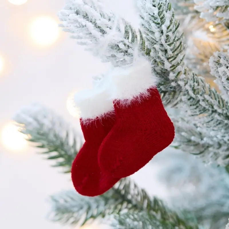 Подвеска на елку &laquo;Вьюшка&raquo;, носочки, красная