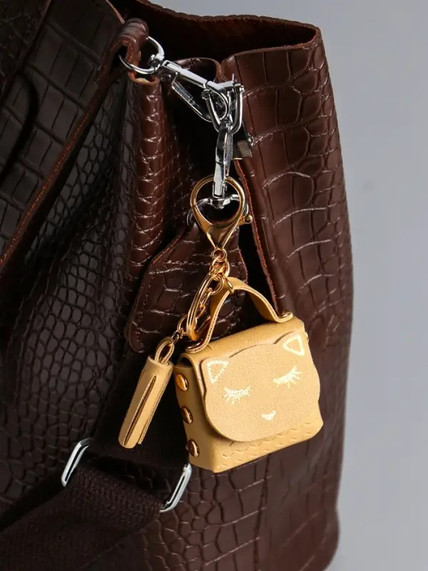 Брелок кожзам с карабином, с кистью "Сумочка. Котик" сливочный 5х2,5х6 см