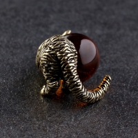 Сувенир "Кот с мячом", латунь, янтарь