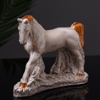 Статуэтка "Конь Граф" 12х16х6 см, цвет бежевый