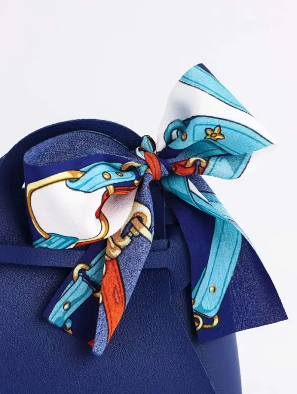 Кожанная подарочная сумочка 13 х12 х 5,5 см глубокий синий