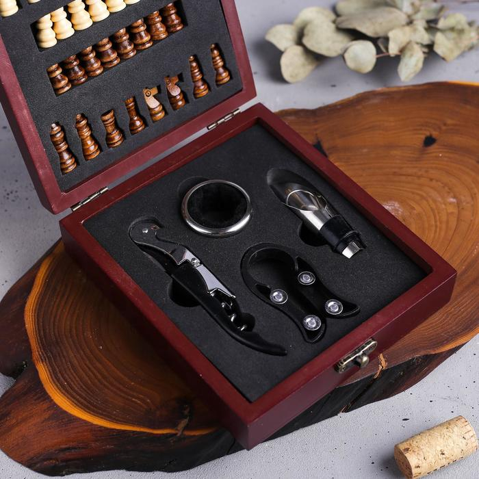 Винный набор: нож-сомелье со штопором, каплеуловитель, нож для фольги и пробка для вина с шахматами &laquo;Поздравляю&raquo;.