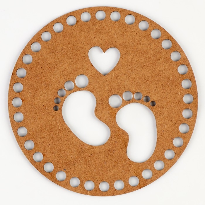 Донышко для вязания резное &laquo;Ножки малыша&raquo;, круг 15 см, хдф 3 мм