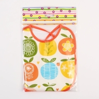 Нагрудник из нетканого полотна с ПВХ покрытием &laquo;Яблоки&raquo;, цвет красный/голубой, р-р. 20х22см