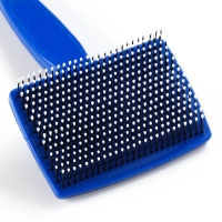 Пуходерка пластиковая мягкая с закругленными зубьями, средняя, 9 х 15,5 см, синяя Пуходерка пластиковая мягкая с закругленными зубьями, средняя, 9 х 15,5 см, синяя