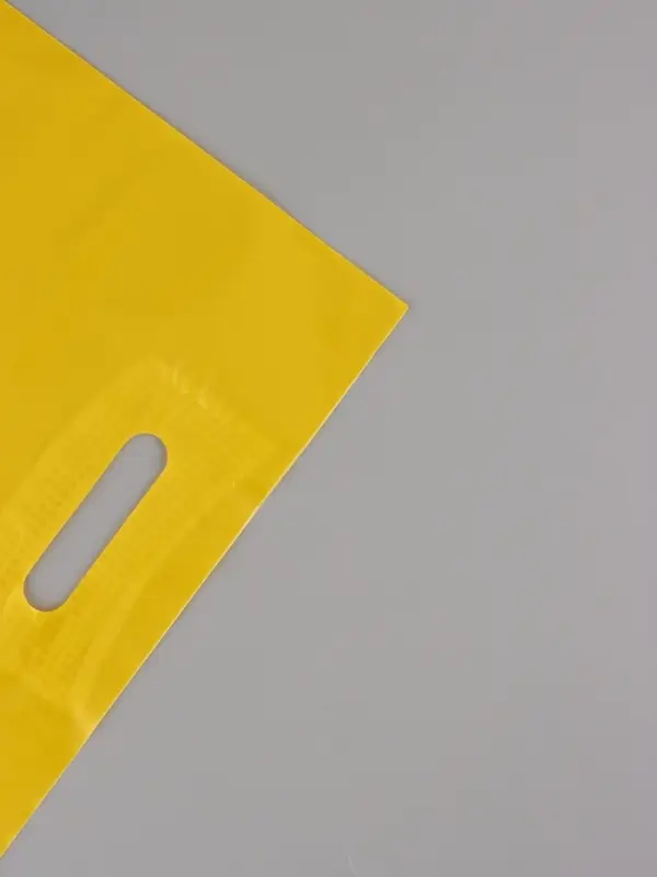 Пакет полиэтиленовый с вырубной ручкой, Желтый 30-40 См, 70 мкм