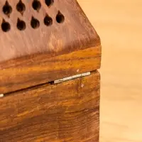 Подставка под благовония в форме пирамиды "Джали" 9х9х15,5 см, дерево шишам