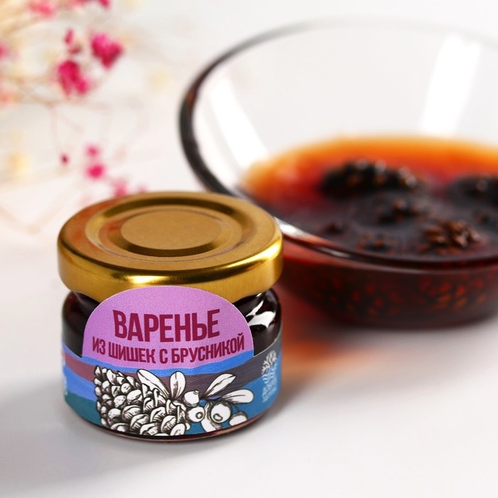 Подарочный набор &laquo;8 марта&raquo;: чай травяной 20г., бальзам с шиповником и клюквой 100 мл., варенье из шишок с брусникой 30 г.