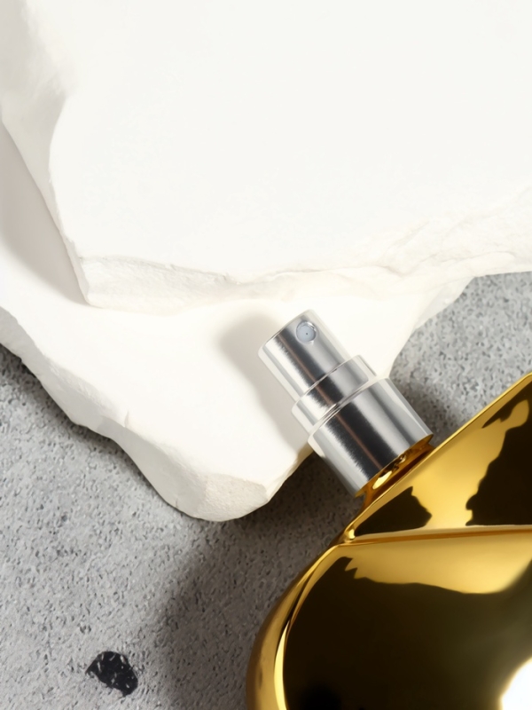 Флакон для парфюма &laquo;Сердце&raquo;, стеклянный, с распылителем, 25 мл, цвет золотистый