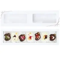 Изделие из шоколада в форме елочных шаров