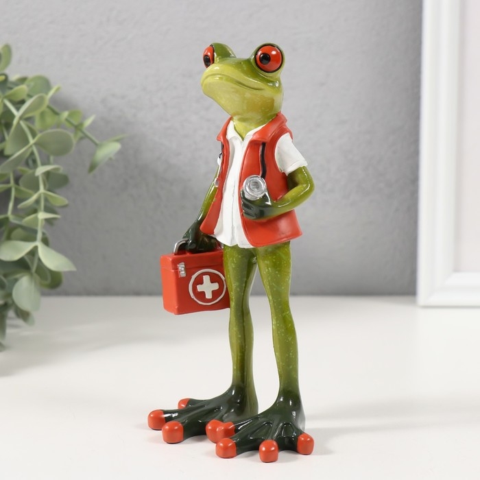 Сувенир полистоун лак "Лягуха-доктор" 8,8х6х16,2 см