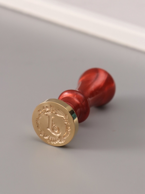 Печать для сургуча с пластиковой ручкой "Венок с буквой J" 2,5х2,5х6,3 см