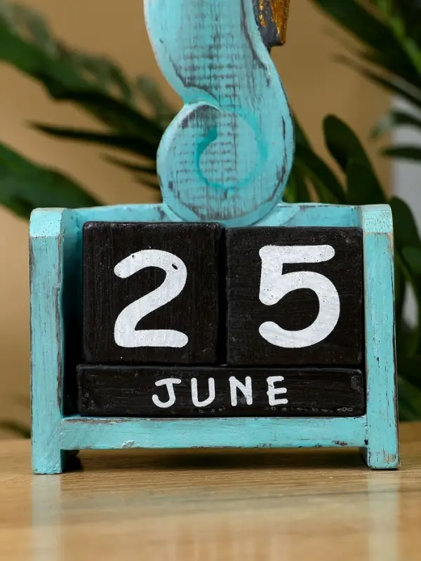 Календарь настольный "Морской конёк" дерево 11х5х19 см, цв. бирюзовый