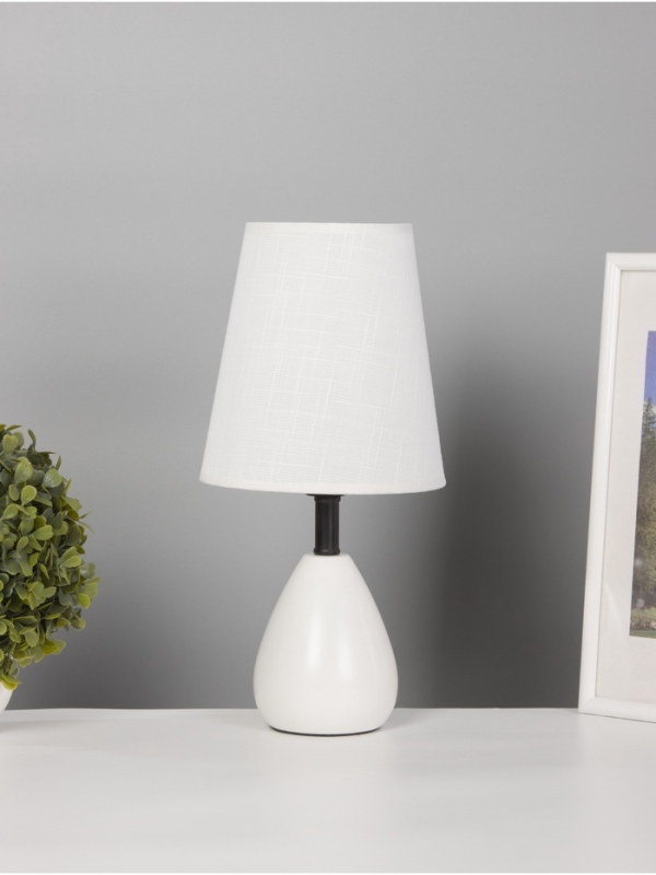 Лампа настольная BayerLux ЭКО "Лорен" 1х40Вт Е27 белый 16х16х34см